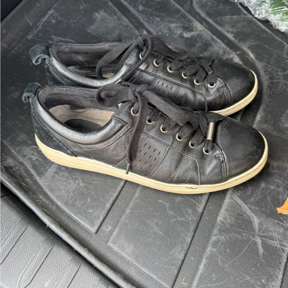 Women’s Black Leather Lace-Up Sneakers
